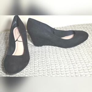 Seychelles Classic Black Wedges